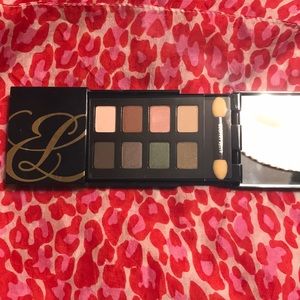 Estée Lauder eyeshadow plater.